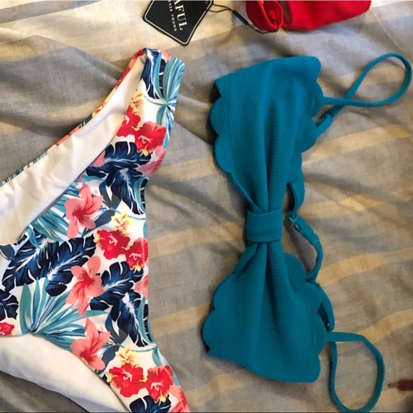 Cute Ruffle blue bikini top - Picture 2 of 5